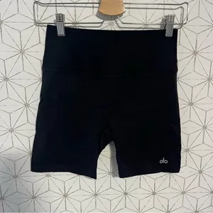 Alo Yoga 5” Ribbed Favorite Short Black thumbnail 3
