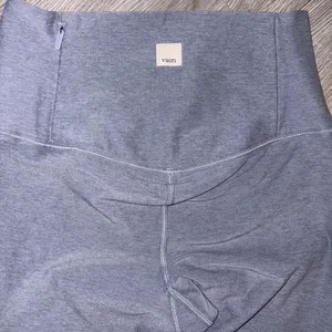 Vuori Women's Clean Elevation Heather Gray Leggings thumbnail 5
