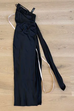 Lulu’s Maxi Dress Satin One Shoulder Signature Elegance Size XXS Black thumbnail 1