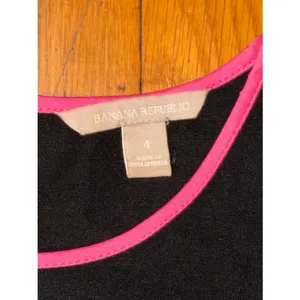 Banana Republic Black Sheath Dress Pink Trim Size 4 Fitted Work L-Sleeve Dress thumbnail 4