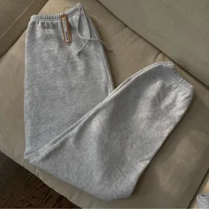 SKIMS (G23) Cotton Fleece Joggers light Heather gray NWT SIZE Large thumbnail 1
