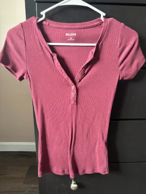Hollister Top thumbnail 1