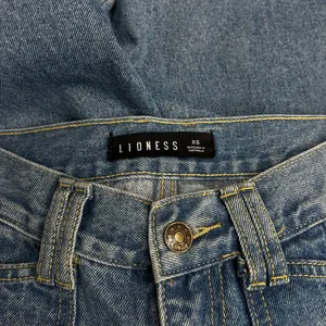 Lioness High Waisted Cargo Pockets Jeans size XS thumbnail 9
