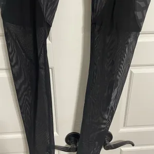 Aloha Island Alo Athletic Leggings Black Patterned Mesh Panels‎ Activewear Workout Pants Med thumbnail 4