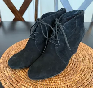 Clarks Black Suede Ankle Boots size 9.5‎ thumbnail 1