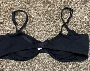 Victoria Secret underwire bra size 36B not padded thumbnail 4