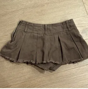 Edikted NWOT olive green pleated skort Washed Denim Pleated Micro Skort thumbnail 5