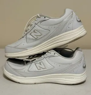 Women's New Balance 577 White Leather Walking Shoes Lace-Up Size 10 2E Wide thumbnail 1