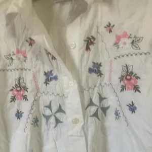 FINAL MARKDOWN Capacity Floral Embroidered Button thumbnail 2