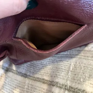 The Sak Wine Pebbled Leather Crossbody With Top Handles Purse Butter Soft EUC thumbnail 12