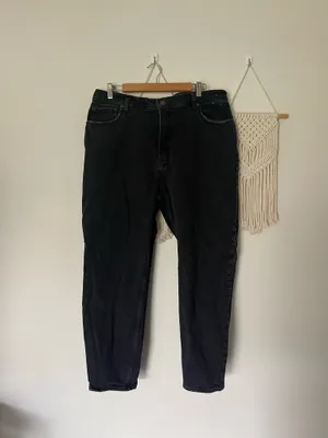 Abercrombie & Fitch The 80’s Mom High Rise Black Jeans thumbnail 3