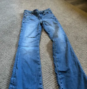 American Eagle bootcut size 2 short  never worn thumbnail 1