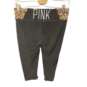 Victorias Secret Pink Yoga Small Black Leopard Pull‎ on Capri Legging thumbnail 3