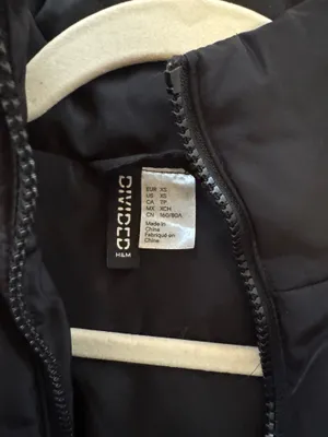 Black puffer vest Size XS thumbnail 2