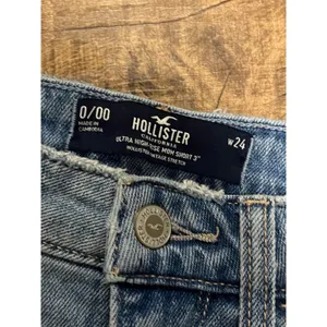 Hollister Ultra High-Rise Mom Short thumbnail 3