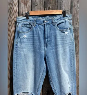 American Eagle 🦅 Distressed MOM Jeans thumbnail 3