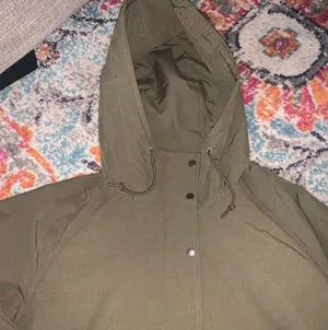 Uniqlo Womens Rain Jacket thumbnail 2