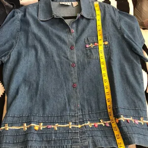 1990s Blue denim button up down shirt blouse floral pattern, short sleeve, front pocket-100% Cotton thumbnail 5