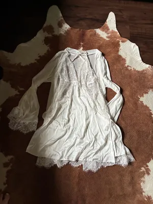 Boutique Bridal white lingerie set size medium Comes with the robe and chemise thumbnail 2
