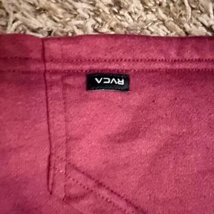 Rvca burgundy crop pullover w thumbnail 2