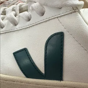 Veja Urca Sneakers White Leather Green Women’s 7 thumbnail 9