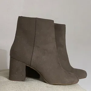 Old Navy Boots Women's Size 10 Grey Suede Leather Pointed Ankle Boots like new one worn thumbnail 9