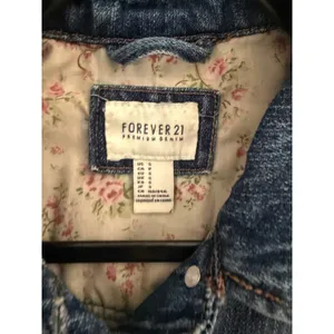 Forever 21 Premium Denim Vest Medium Wash Floral Lining‎ Distressed Blue Small thumbnail 3