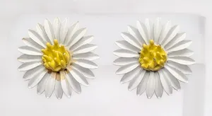 Vintage Clip On Earrings 1" Large Daisy Flower - Floral Whimsical Summer Theme thumbnail 1