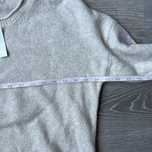 NEW Madewell Belmore Floral-Sleeve Pullover Sweater in Coziest Textured Yarn thumbnail 9