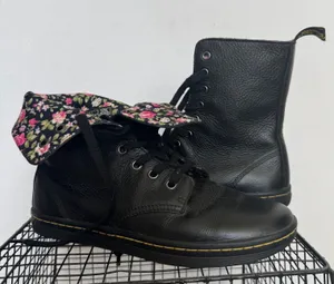 Dr. Martens Stratford Black Leather Floral Fold Down Boots Women’s 8 EU 39 thumbnail 1