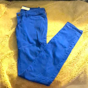 Abercrombie Colored Skinny Jeans, size 00 thumbnail 1