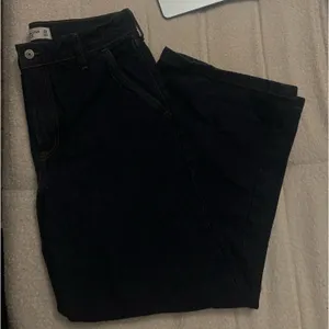 Abercrombie High-Rise Wide-Leg Jeans thumbnail 2