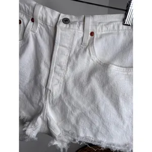 Denizen from Levi's White Shorts 501 Frayed Hem Distressed Casual Size W30 thumbnail 5