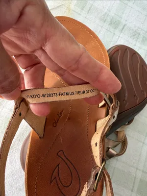 Olukai U’I KO’OWomen’s Metallic Strappy Toe-Loop Sandals - Rose Gold thumbnail 5