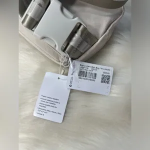 Lululemon Everywhere Belt Bag 1L Wordmark white opal thumbnail 10