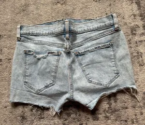 Old Navy Boyfriend Jean Shorts Mid-Rise thumbnail 4