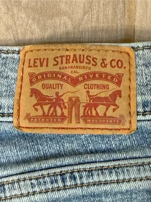Levi’s 314 Straight-Leg Light Blue Jeans for Women — thumbnail 8