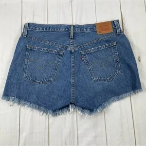 Women’s Levi’s 501 jean shorts size 31 thumbnail 3