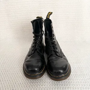 Dr Martens Black Smooth Shiny Leather 1460 Classic Combat Boots Women 9 Men 7 thumbnail 3