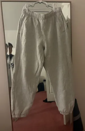 Lululemon Sweatpants thumbnail 1