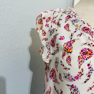 Old Navy Women Cream Pink Floral V-Neck Semi Flared Sleeves Relaxed Fit Blouse M thumbnail 3