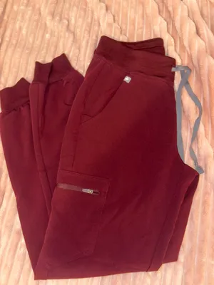 FIGS jogger scrubs thumbnail 1