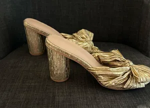 Gold bow heels Size 8 thumbnail 3