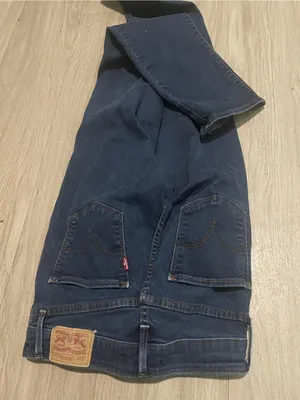 Levi's Women’s Navy Straight-Leg Jeans thumbnail 3
