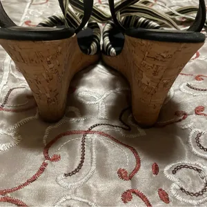 Banana Republic Black and Cream Twisted Sandals thumbnail 4