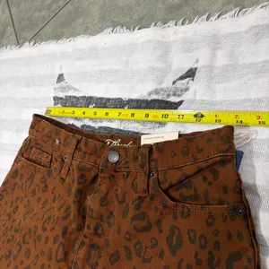 NWT Universal Threads Vintage Straight Jeans Leopard Print Sz 6 Bikercore Boho thumbnail 4