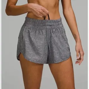 ✨Lululemon Tracker Sz 6 Short V *4"✨ thumbnail 3