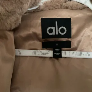 Alo Yoga Faux Fur Foxy Jacket Toasted Almond S thumbnail 9