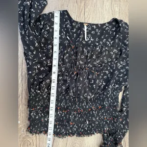 Free People Flowy Boho Floral‎ Smocked Milkmaid Lightweight Blousesize M thumbnail 3