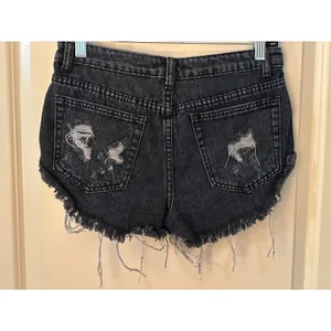 Vestique Faded Black Button Up Rolled Cutoff Jean Shorts Women's Sz Medium thumbnail 4